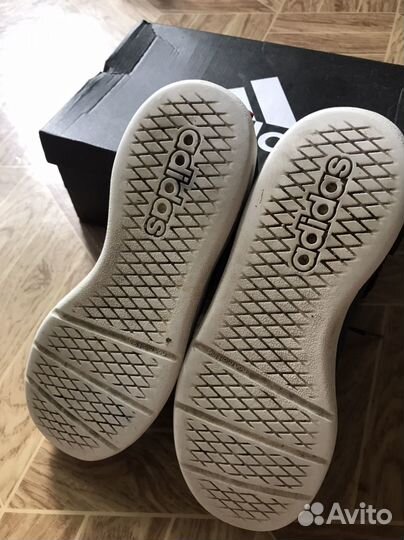 Кроссовки adidas