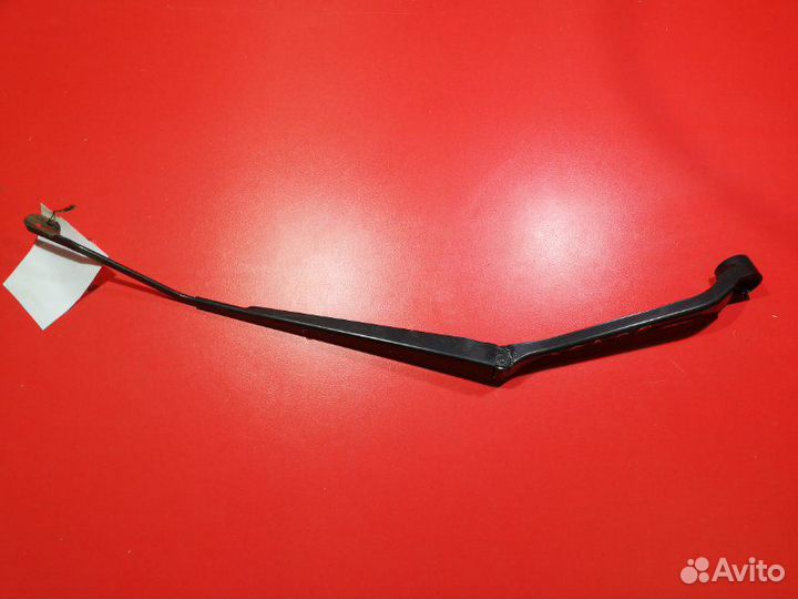 Поводок стеклоочистителя передний правый Toyota