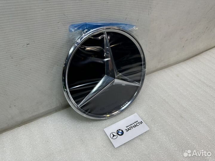 Эмблема решётки радиатора Mercedes A0008800300