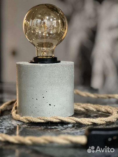 Светильник настольный
