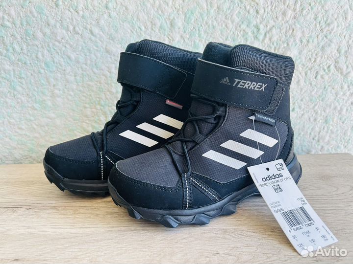 Ботинки демисезонные новые для мальчика 29 Adidas