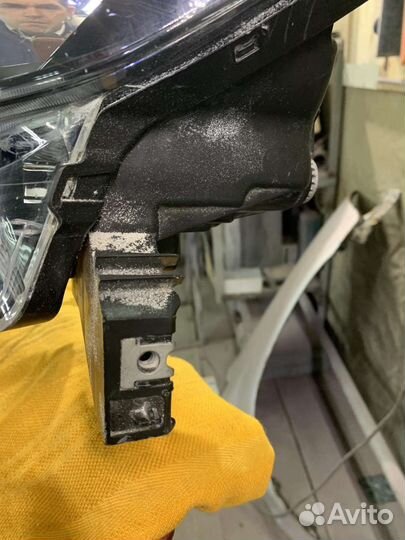 Фары Nissan передняя левая