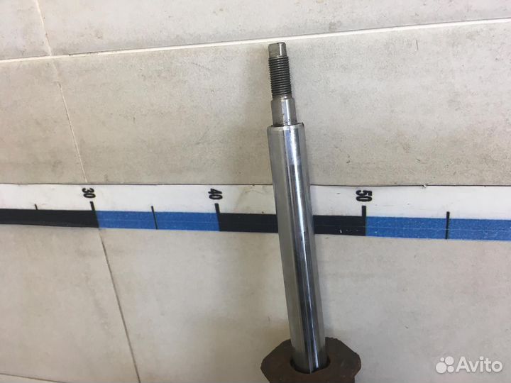 Кулак поворотный передний правый Nexia 1995-2016