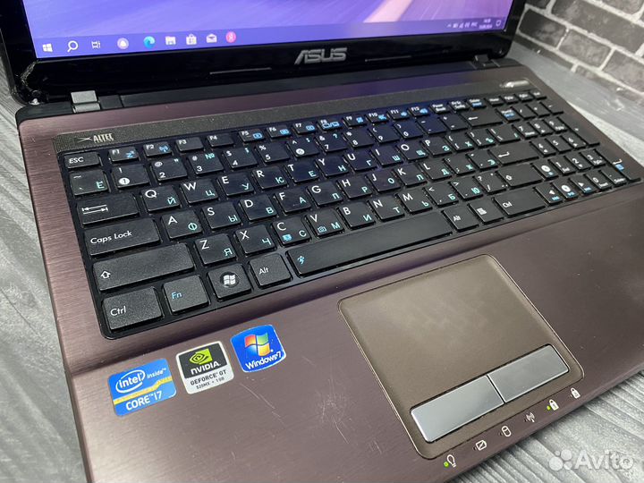 Игровой ноутбук Asus i7/8Gb/GT 520MX/SSD