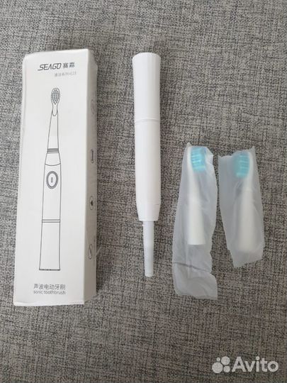 Электрическая зубная щетка + 2 насадки