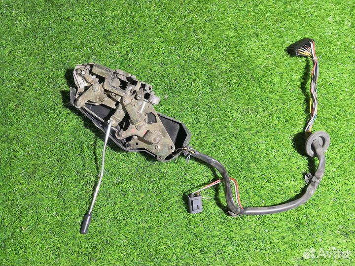 Замок передней правой двери Volvo 850