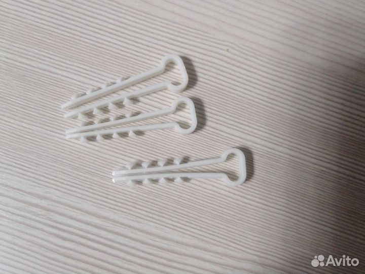 Дюбель хомут для кабеля