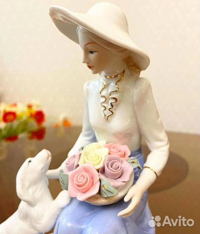 Фарфоровая фигура 