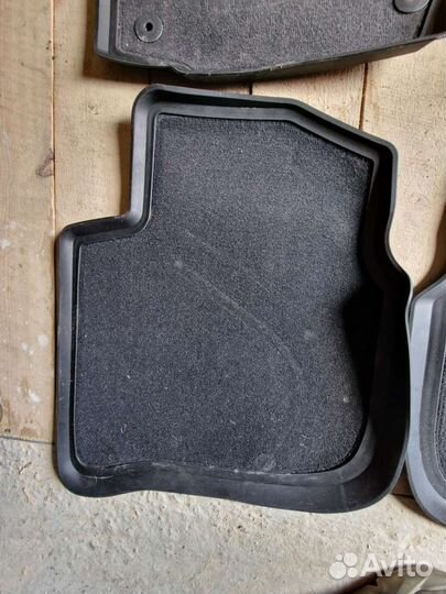 Комплект комбинированных ковриков салона