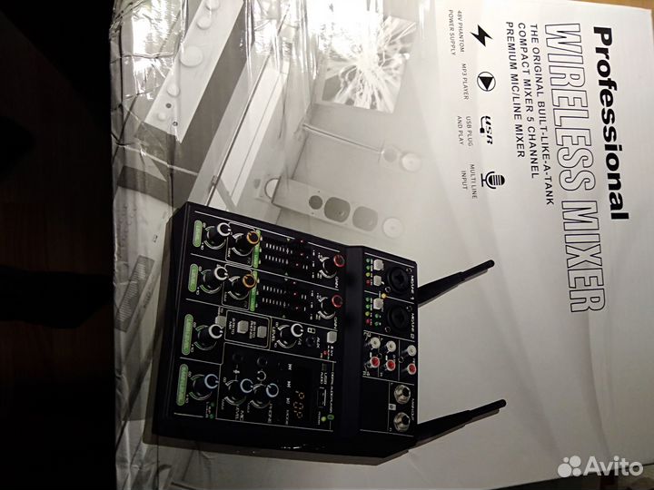 Микшер с двумя встроенными радиомикрофонами