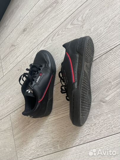 Кроссовки adidas