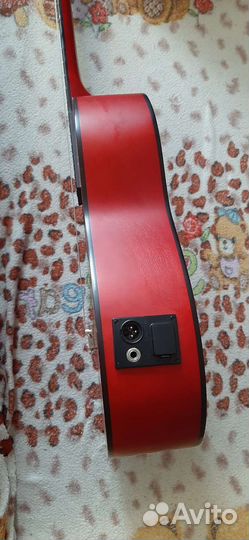 Гитара со встроенным тюнером