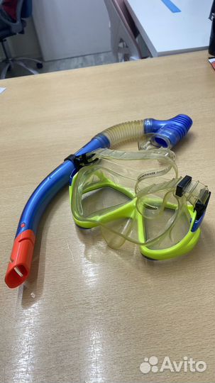 Маска с трубкой для плавания
