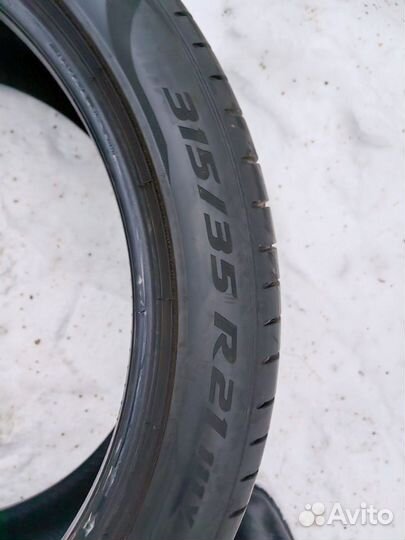 Pirelli P Zero 275/40 R21 и 315/35 R21 107Y