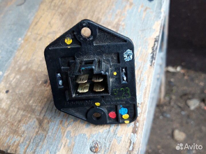 Резистор печки Киа Рио 3