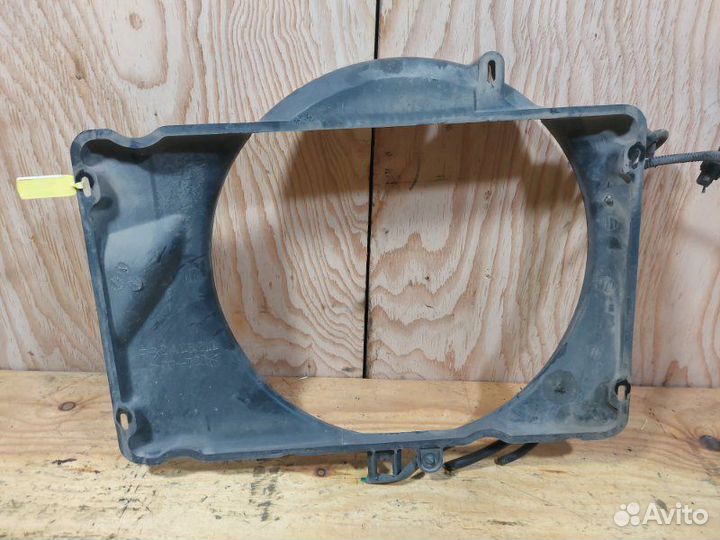 Диффузор радиатора Mazda Bongo SK82M F8 2003