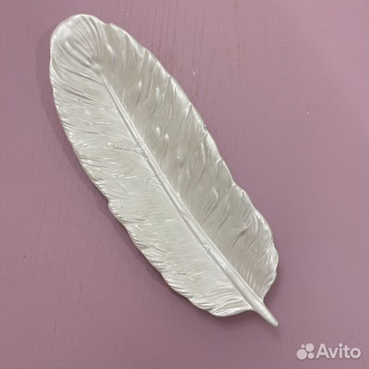 Перо подставка из гипса