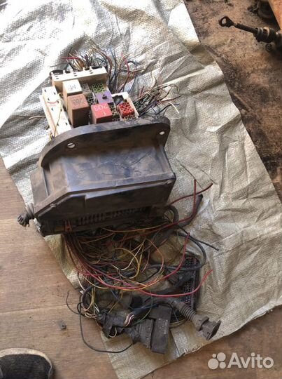 Блок реле volvo 850