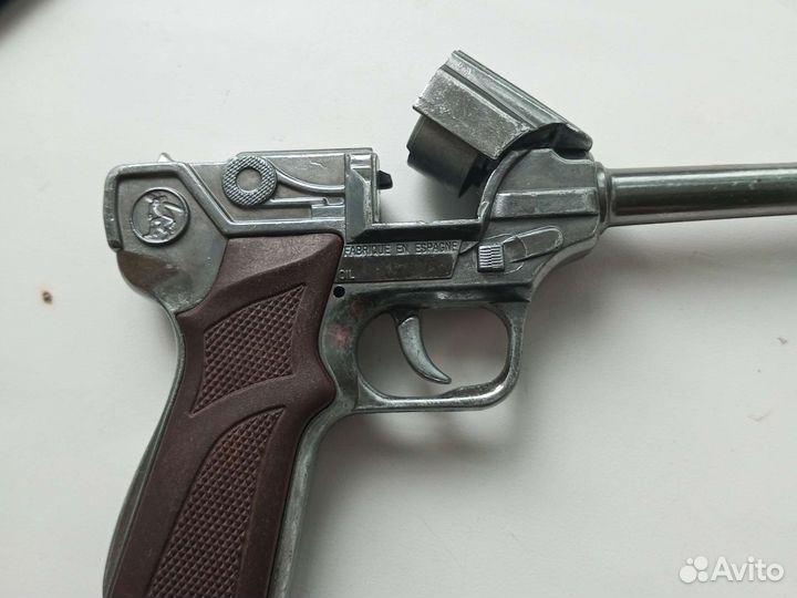 Пистолет на пистонах железный