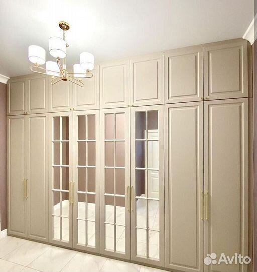 Рабочая зона у окна шкаф