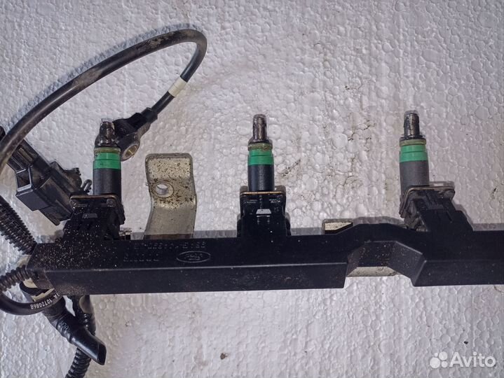 Топливная рампа Форд Фокус 2