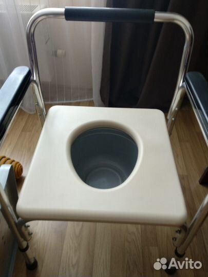 Кресло туалет, ходунки шагающие и трость