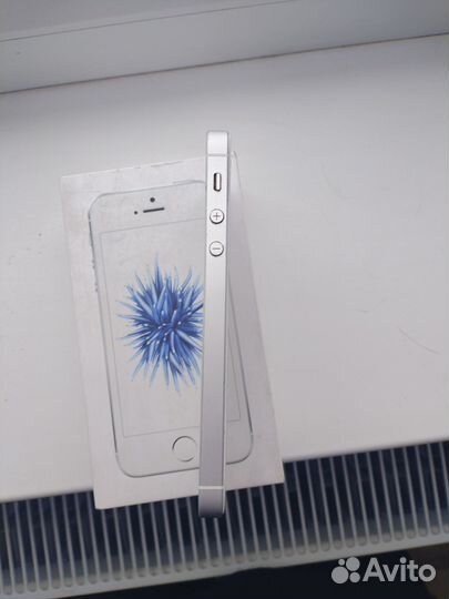 iPhone SE, 32 ГБ
