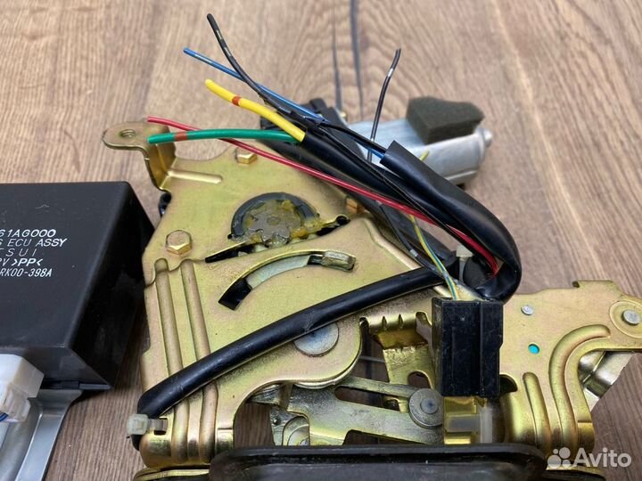 Замок крышки багажника Subaru Outback BPE EZ30