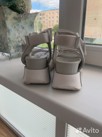 Босоножки United Nude
