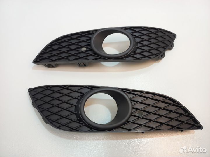 Оправа туманки новая Opel Astra 2007-2013