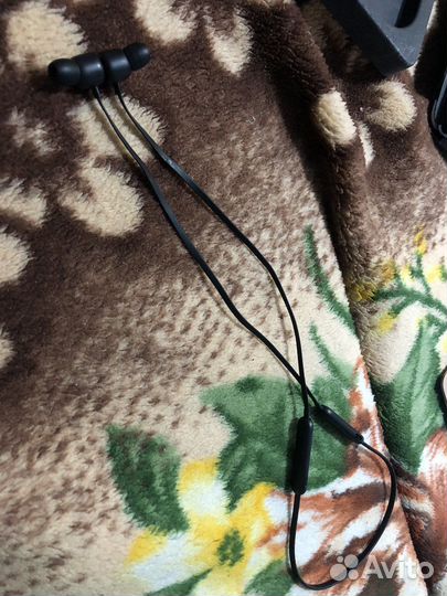 Беспроводные наушники Beats Flex