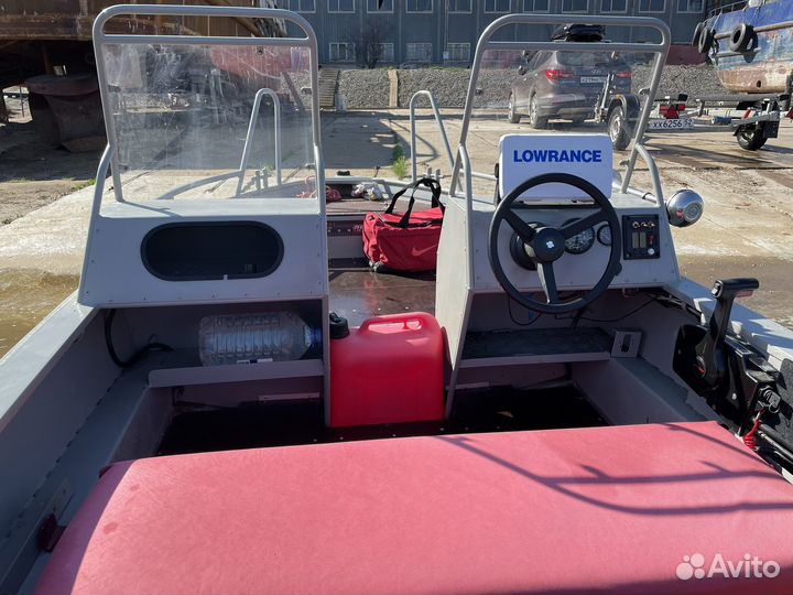 Лодка алюминиевая Аллюр 40-2К, Mercury 50, прицеп