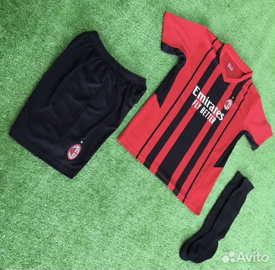 Футбольная форма ас Милан 2021/22