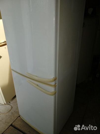 Холодильник атлант в отл состоянии 190 см
