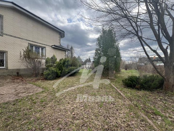 Коттедж 250 м² на участке 15 сот.