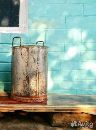 Огромные стальные баки