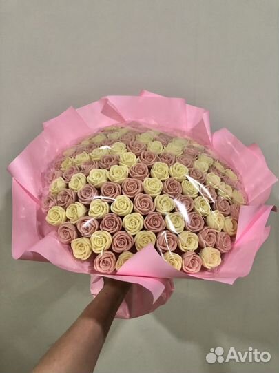 Сладкий букет из 119 шоколадных розочек