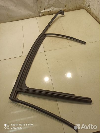 Уплотнитель стекла верхний(задний левый)