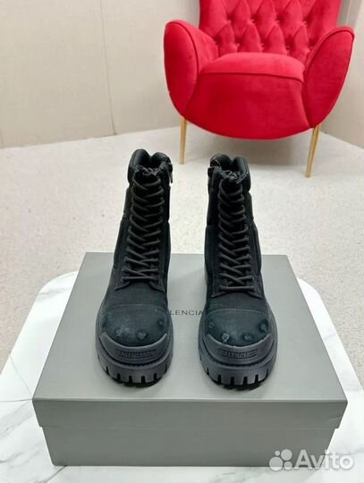 Balenciagastrike boots