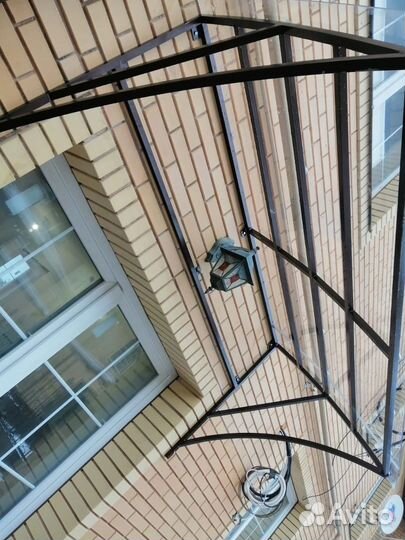 Козырек над дверью