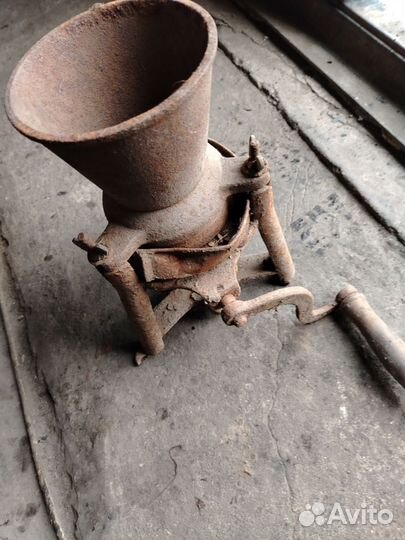 Мельница для зерна бу