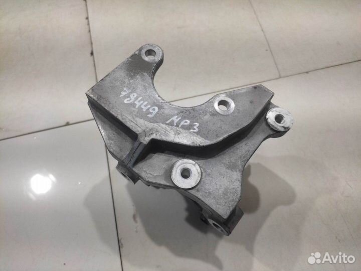 Кронштейн помпы (Mitsubishi Pajero Sport III)