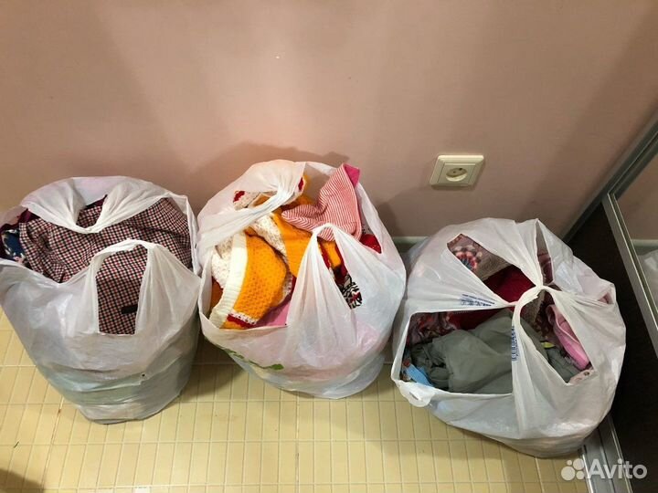 Отдам 5 пакетов одежды и обуви