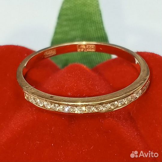 Золотое кольцо 585 с бриллиантами 0,13 Кт 18,5
