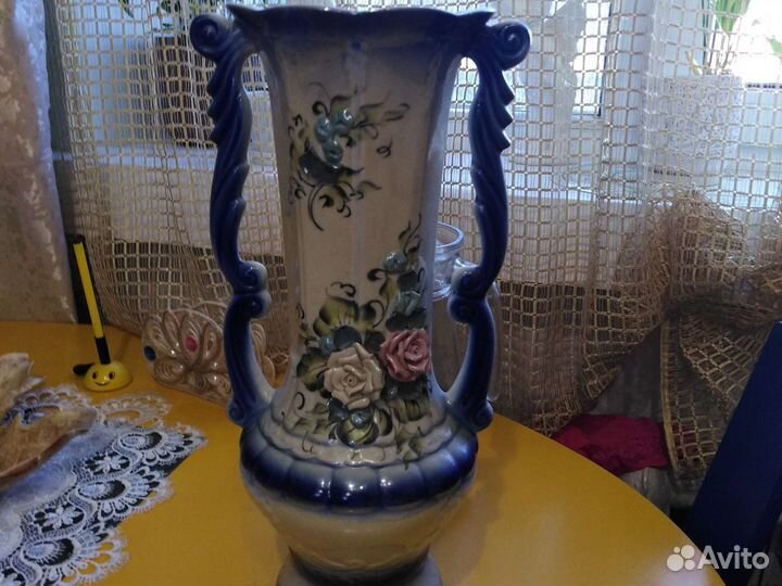 Старинная ваза