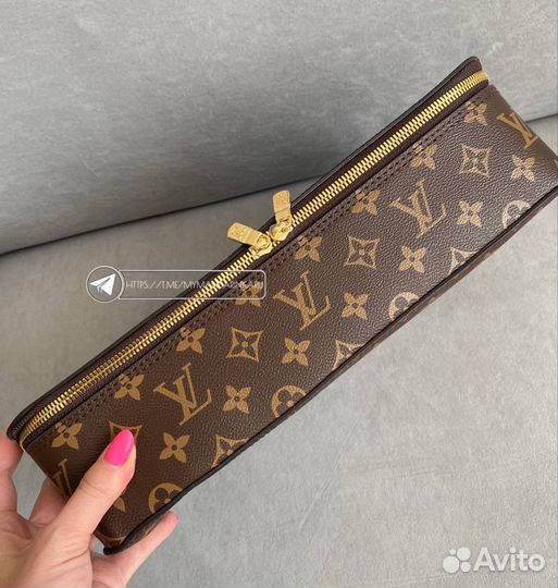 Косметички новые Louis Vuitton