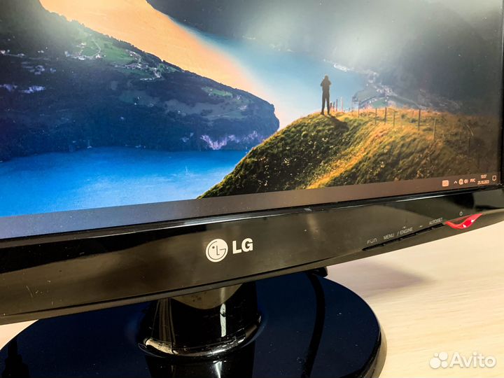 Монитор LG Flatron 22