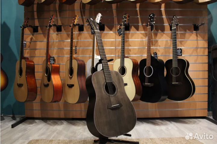 Акустическая гитара Baton Rouge с широким грифом