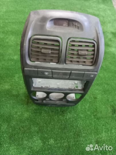 Консоль в салон Hyundai Accent 2000-2011