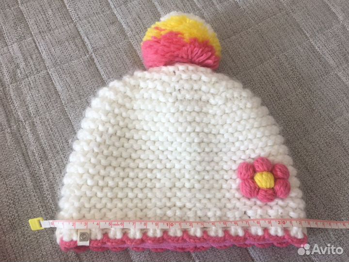 Шапочка белая для девочки вязаная на флисе, 52